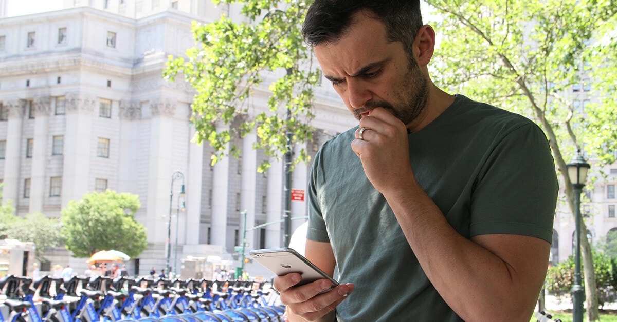 Gary Vaynerchuk reads an email on his phone