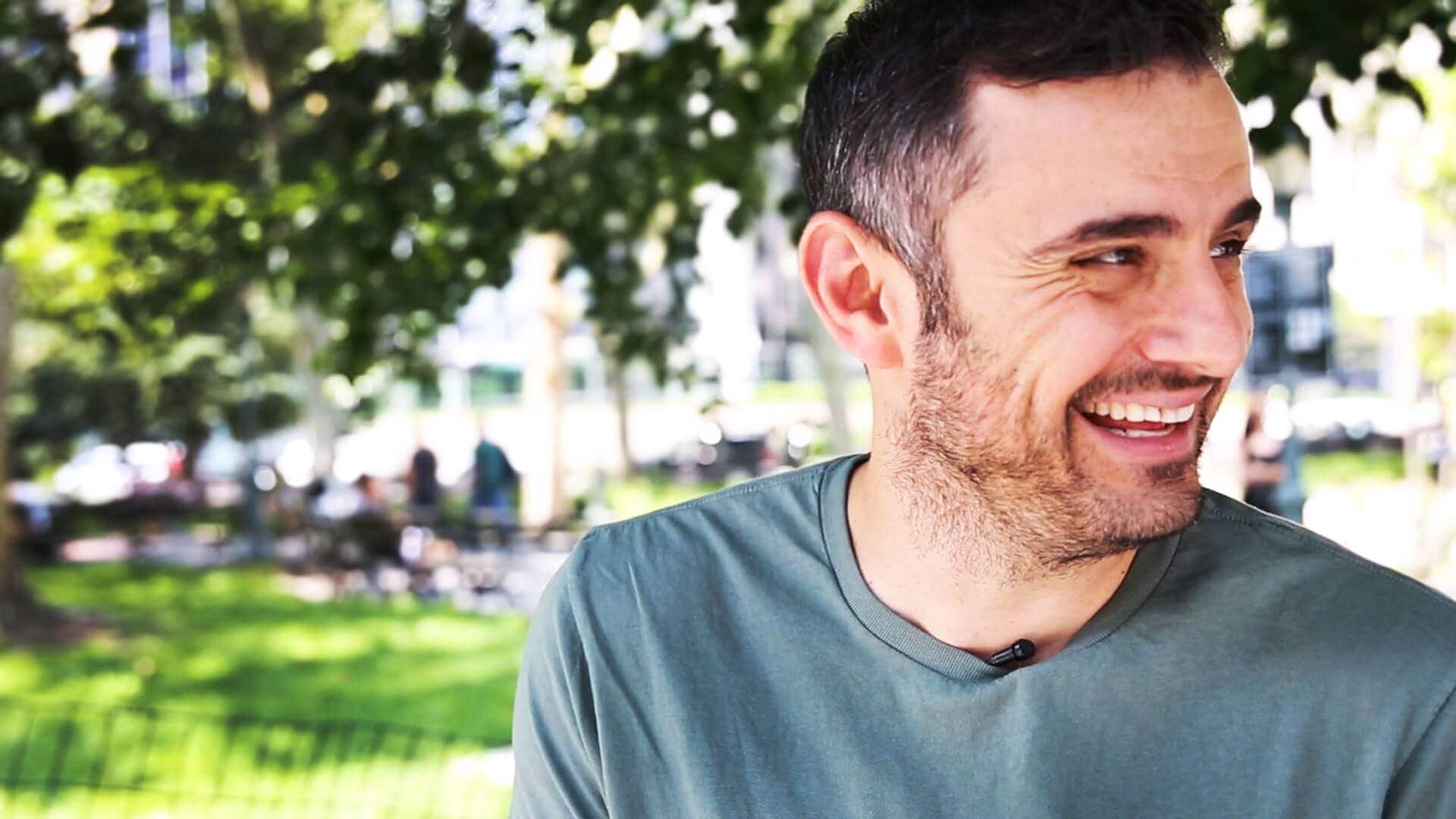 Gary Vaynerchuk filming the #AskGaryVee Show outside in New York City