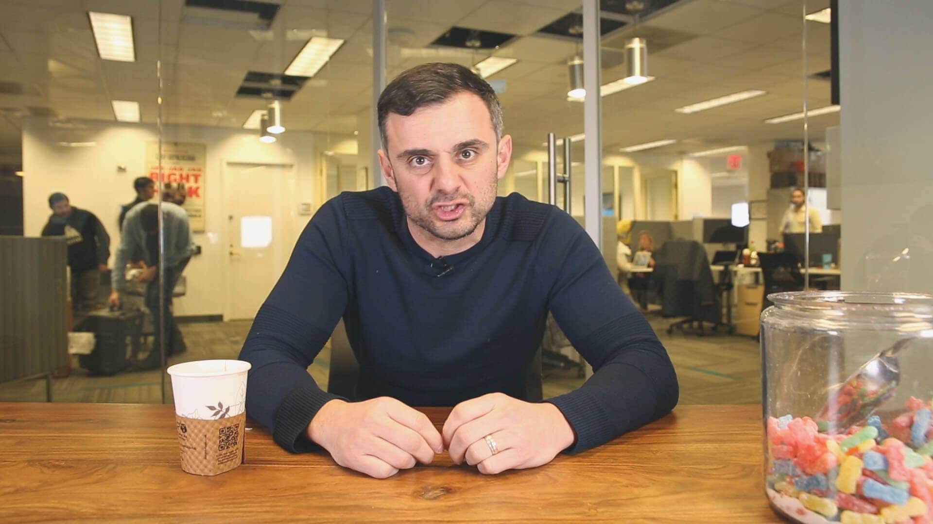 Twitter Users, How to Ask for Help & Beating Jet Lag: #AskGaryVee Episode 180